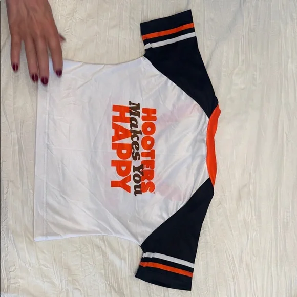 Hooters White and Orange Short Sleeve Tee - Picture 2 of 3